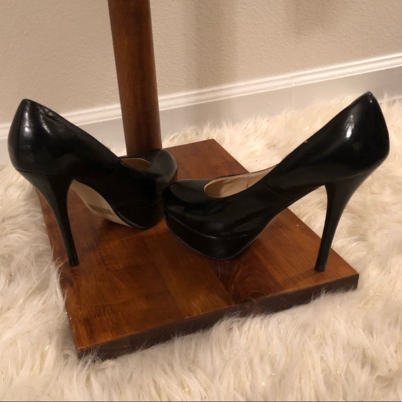 Black 4 1/2 in Heels - Picture 1 of 7